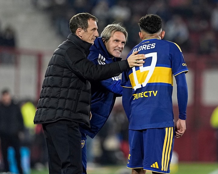 Arruabarrena, Markic y Leonel Flores. Foto Prensa Boca