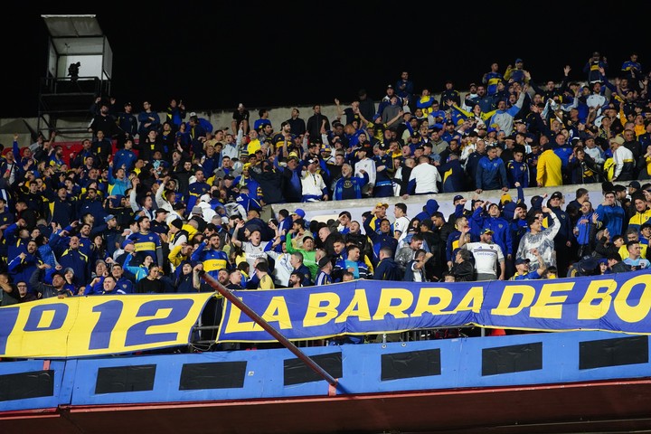 La hinchada de Boca dice presente en Morumbí (Foto Marcelo Carroll - CLARIN).