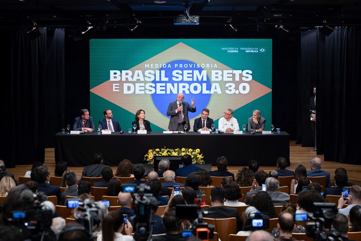 Lula durante el acto en el que prohibió las apuestas.