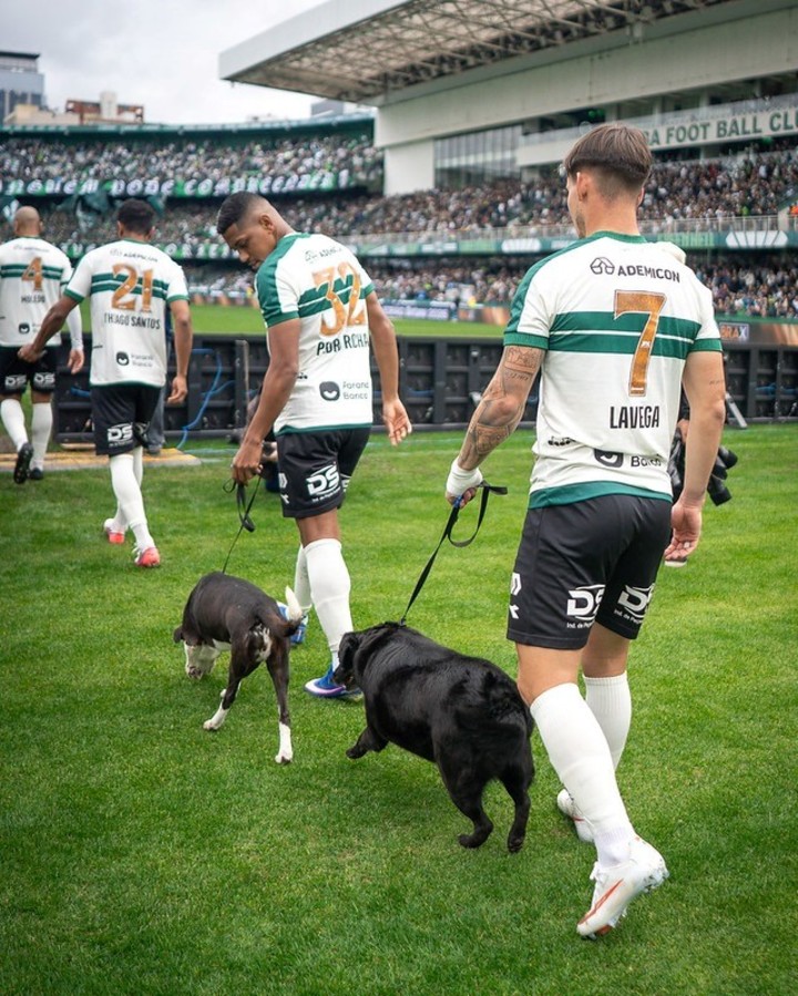 (Foto X: @Coritibia)