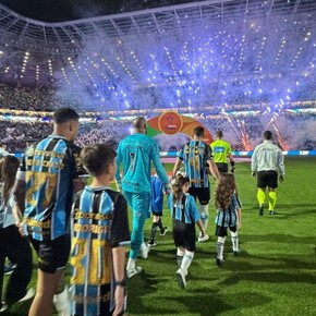 La cargada de Gremio a Inter luego de eliminarlo de la Copa de Brasil que incluyó un vals de 15