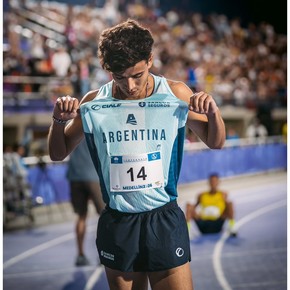 Es salteño, compite en Estados Unidos y logró la primera medalla argentina en atletismo en los Suramericanos