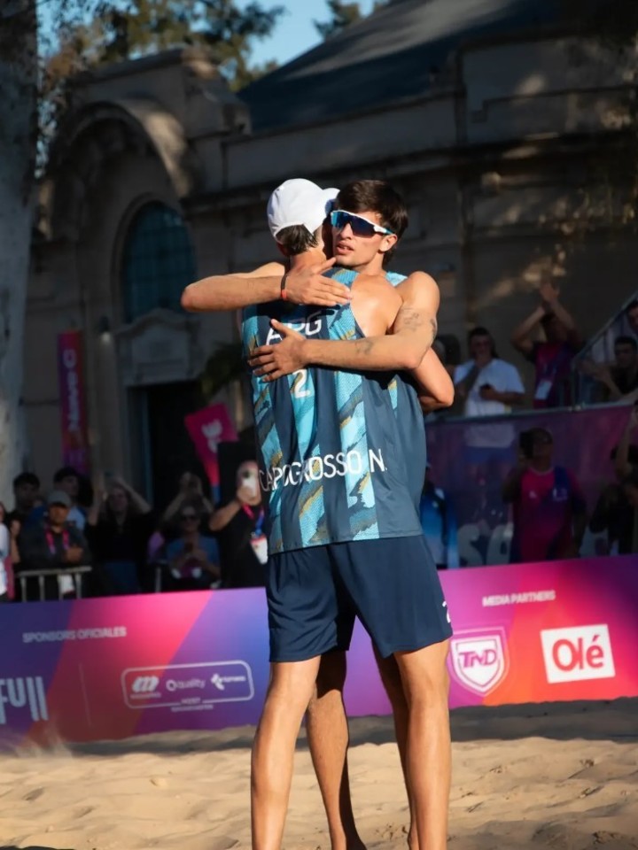 La dupla Capogrosso buscará ante Brasil el pase a la final del vóley de playa. (@ileana.fotografia)
