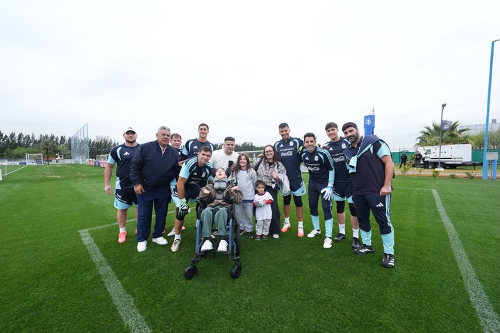La visita de Benja al predio de Ezeiza movilizó a toda la Selección Argentina (Prensa AFA).