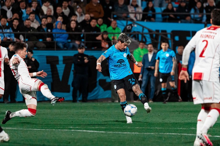 Rigoni ante Huracán.