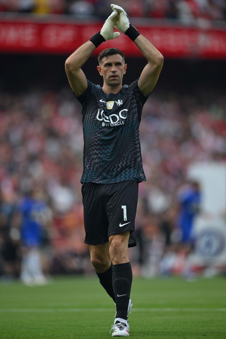 Dibu Martínez vs. Arsenal. (EFE)