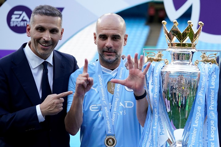 El presidente del City y Guardiola. (Foto: AP)