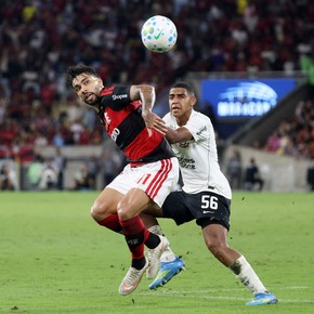 Atento, Estudiantes: Corinthians puso suplentes y lo perdió en la última ante Flamengo