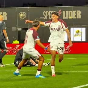 Lanús goleó a Riestra y se metió en puestos de playoffs