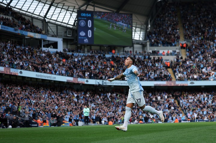 Enzo Fernandez celebrando su primer gol con el City. (EFE/EPA/ADAM VAUGHAN)