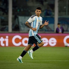 El posteo especial de Boca para Leo Flores después de su debut en la Selección