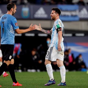 Godín, entre su admiración a Messi y "la mala suerte de jugar al mismo tiempo que él"