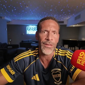 Ferdinand se puso la camiseta de Boca y habló sobre el paso de Tevez del United al City