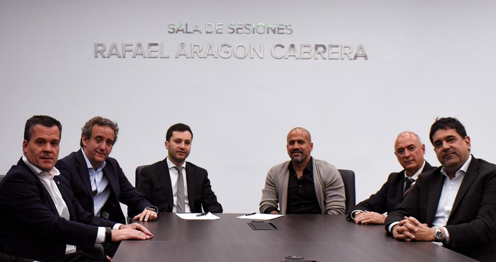 Di Carlo junto a Verón. Prensa River.