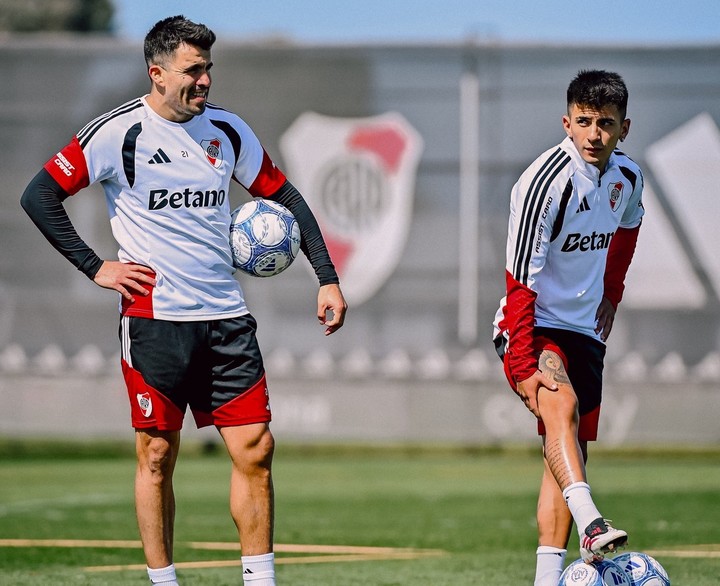 Marcos Acuña y Thiago Almada, en el Camp. Prensa River.