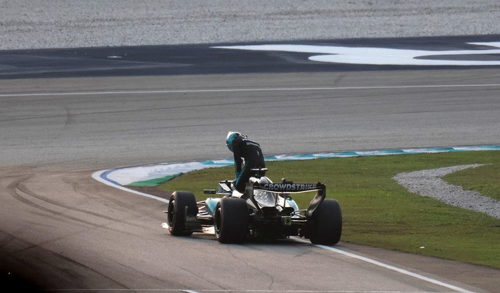 El abandono de George Russell. REUTERS/Hasnoor Hussain
