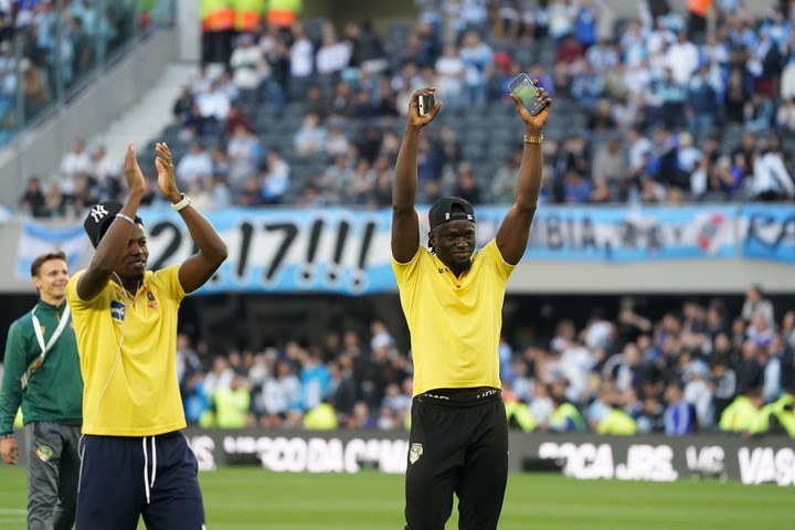 Los jugadores de Benin ya está en el Monumental (Foto: Juano Tesone - CLARIN).