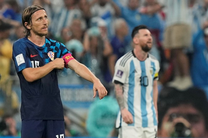 Modric y Messi en la semi de Qatar 2022 (AP Photo/Martin Meissner).