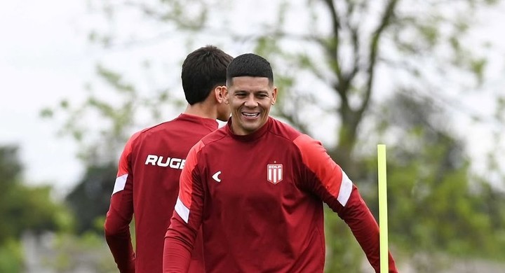 Rojo en una de sus prácticas con Estudiantes.
