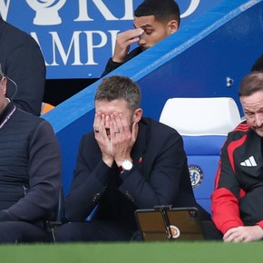¿Qué dijo Carrick tras la expulsión de Licha Martínez en una nueva derrota del United?