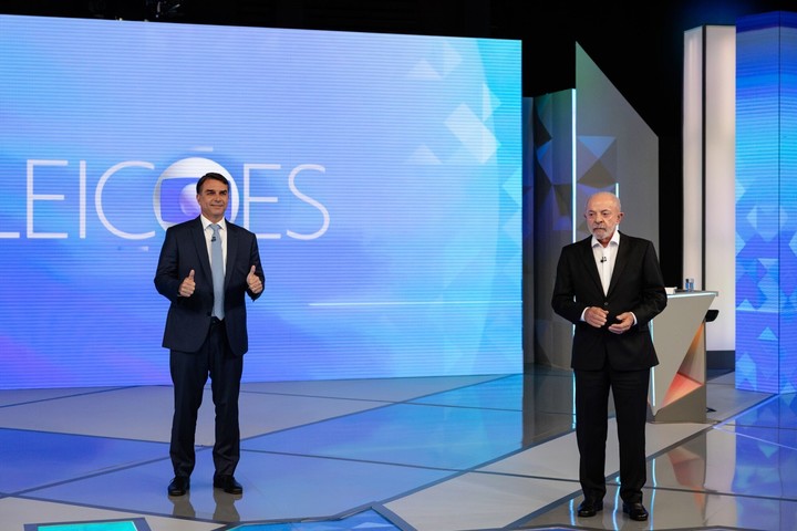 Flavio Bolsonaro y Lula en el debate del viernes.