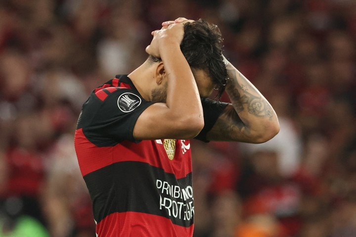 Flamengo jugó vs. Estudiantes sin el sponsor y con la frase: "Prohibir no es proteger".