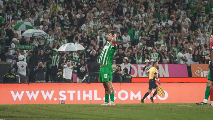 El festejo de Edwin Cardona en Atlético Nacional.