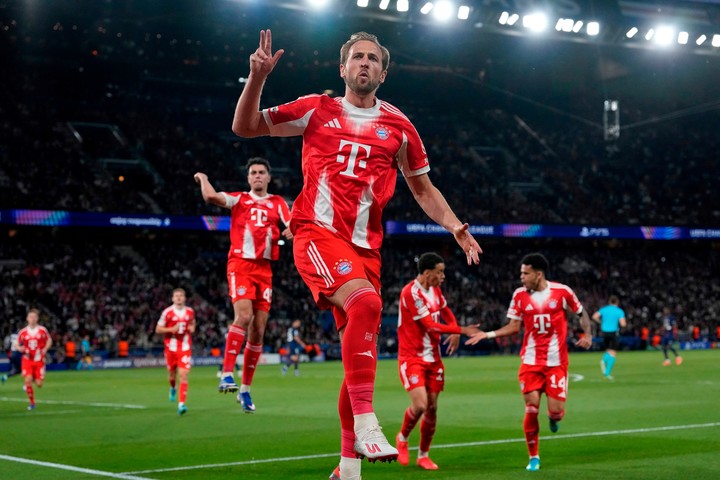 Harry Kane celebra tras marcar un penal. (AP Photo/Christophe Ena, File)