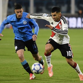 El show de Correa en River: golazo ante Belgrano y dedicatoria especial para la madre