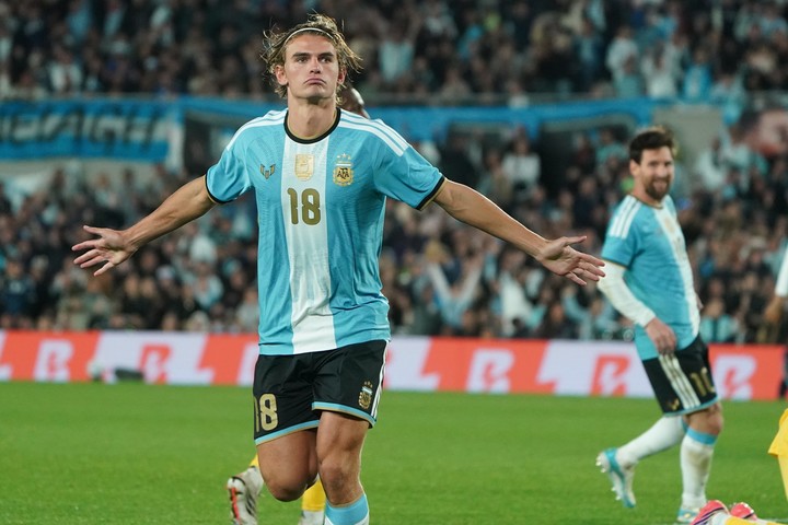 Messi asistió a Nico Paz (Foto Juano Tesone - CLARIN).