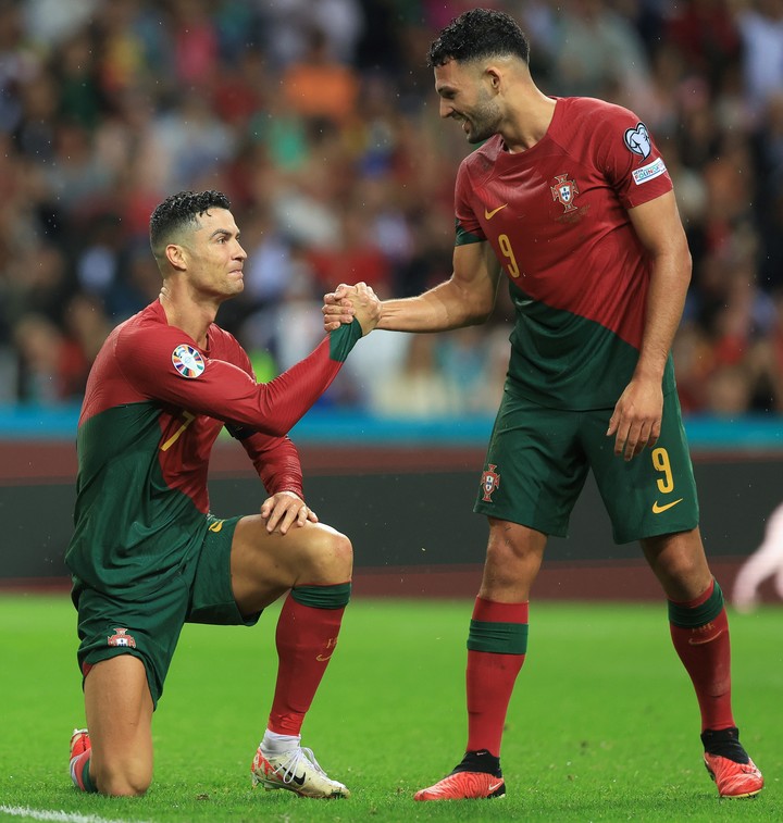Cristiano Ronaldo y Goncalo Ramos en la selección. Foto: EFE