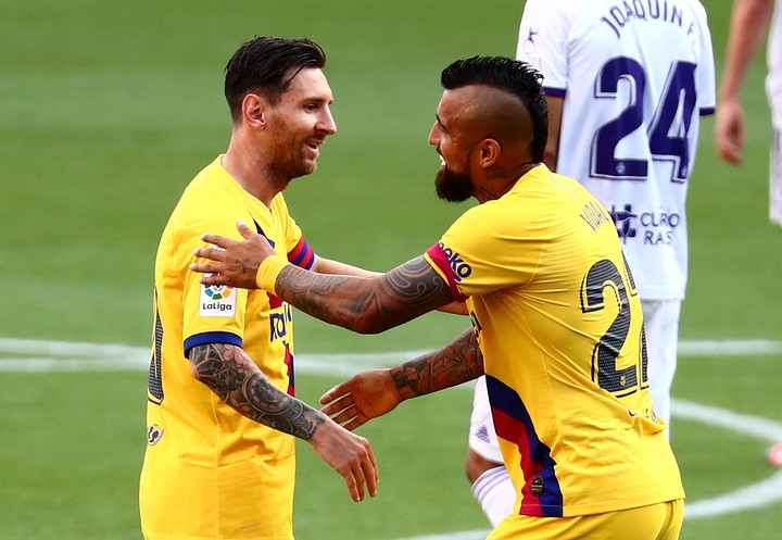 Messi y Vidal en el Barcelona (Reuters).