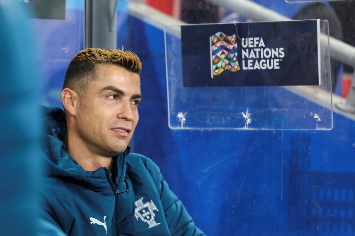 Cristiano Ronaldo, en el banco ante Noruega. EFE/EPA/PAULO NOVAIS