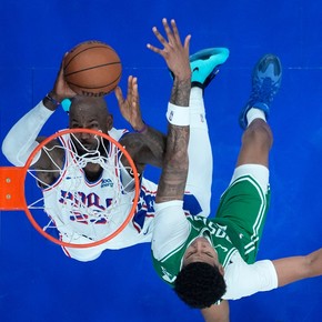 Show de LeBron James en su estreno en casa con los 76ers: alley-oop tremendo y cuándo será su debut oficial en la NBA