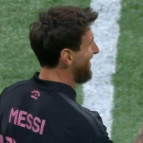 Dos perlas del show de Messi: el gesto y la bronca con un ex Boca y cambio de camiseta con un ex River  