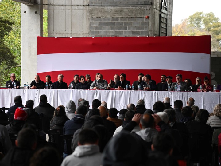 En la Asamblea del Pincha se habló del encuentro con la dirigencia de River. Foto: prensa Estudiantes.