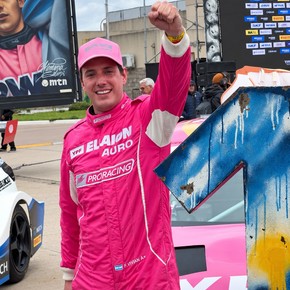 Vivian aguantó a Carabajal en el final, ganó en Toay y se prendió arriba en el TC2000
