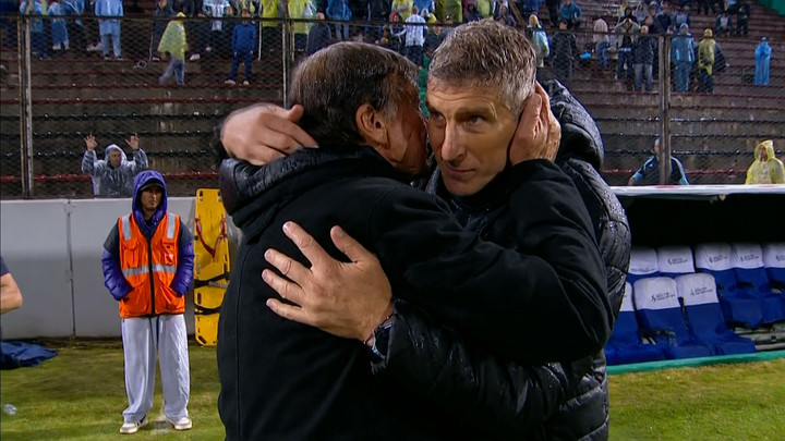 El abrazo de Palermo con Falcioni
Atletico Tucuman - Platense. Prensa Copa Argentina FTP CLARIN en la banda del estadio.jpg Z Bairo
