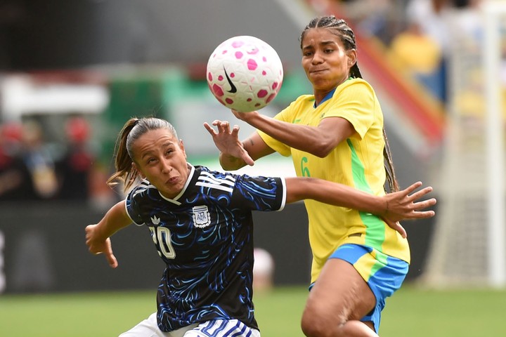 Argentina logró descontar antes del descanso. (EFE/ Ricardo Rimoli)