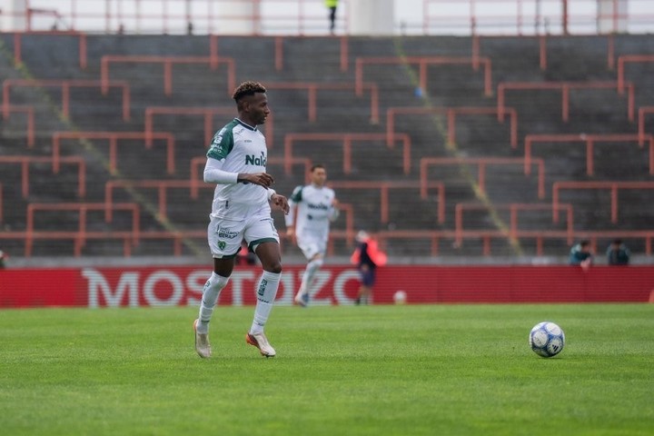 Sarmiento y Aldosivi juegan un partido áspero en Mar del Plata.
Foto: Prensa Sarmiento.
