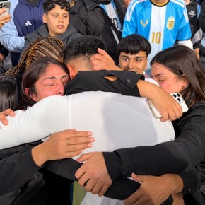 El orgullo de la familia de Equi Fernández tras su debut en la Selección: "Me explota el corazón"