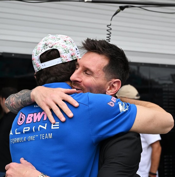 Colapinto se abraza con Messi
(@francolapinto en IG).