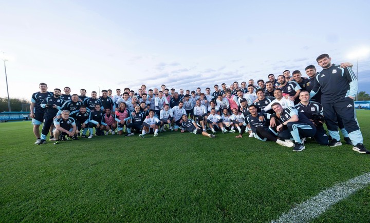 Messi y todos sus compañeros: la última foto del 10 con la Selección Argentina.