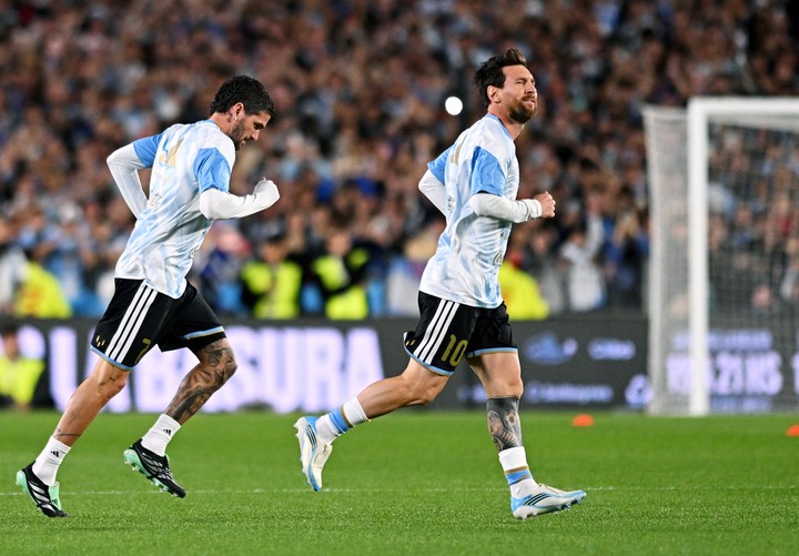 Lionel Messi y Rodrigo De Paul (REUTERS).