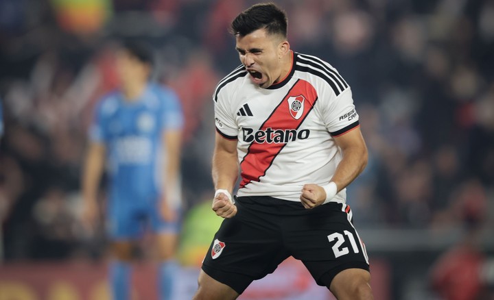 El festejo de Acuña tras el 1-0 (Foto: FOTOBAIRES).