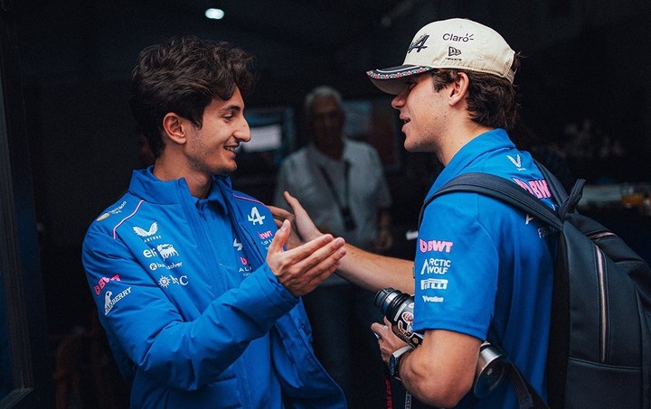 Gabriele Mini, rookie de Alpine, junto a Franco Colapinto en México. (@AlpineF1Team)