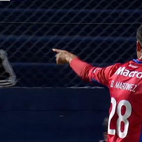 Video: el Pity Martínez invitó a pelear a dos hinchas