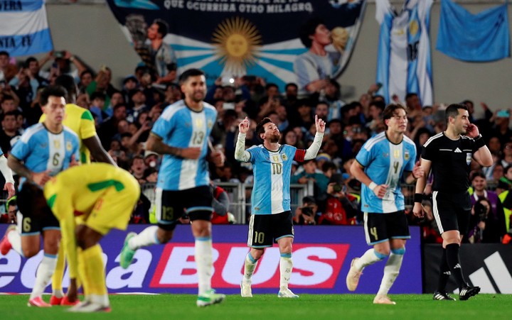 Lionel Messi metió el 3-0 de penal (REUTERS).