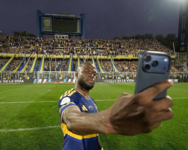 Enner Valencia y su festejo tras el triplete en la remontada de Boca ante Racing. Foto Prensa Boca