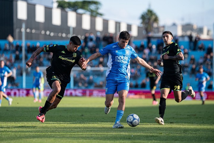 Insólitamente, Aldosivi perdió con Estudiantes en Río Cuarto.